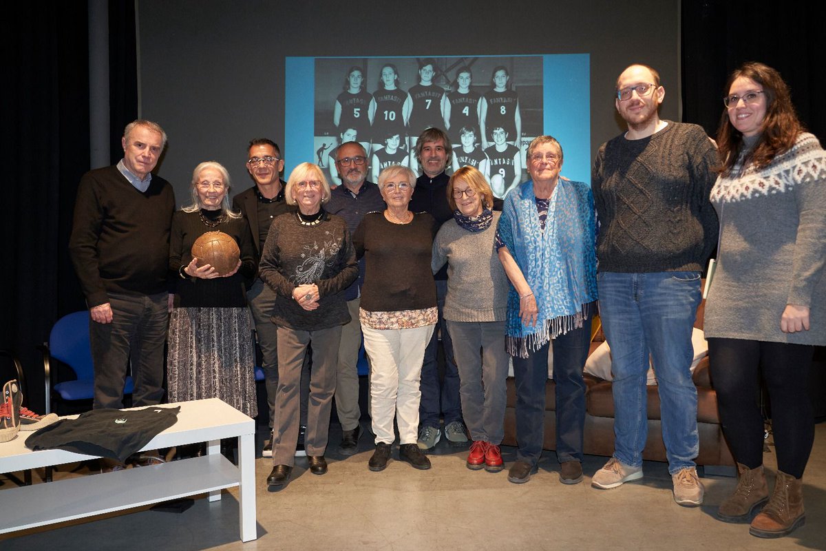 🏀💯 Ahir a la tarda vam cloure els actes de #Badalona100anysbàsquet al teatre del Cor de Marina. Un esdeveniment on vam recórrer la història del bàsquet des dels seus orígens, i en el que vam gaudir del testimoni d'exjugadores dels anys 60 i 70. Un acte per recordar! #Badalona