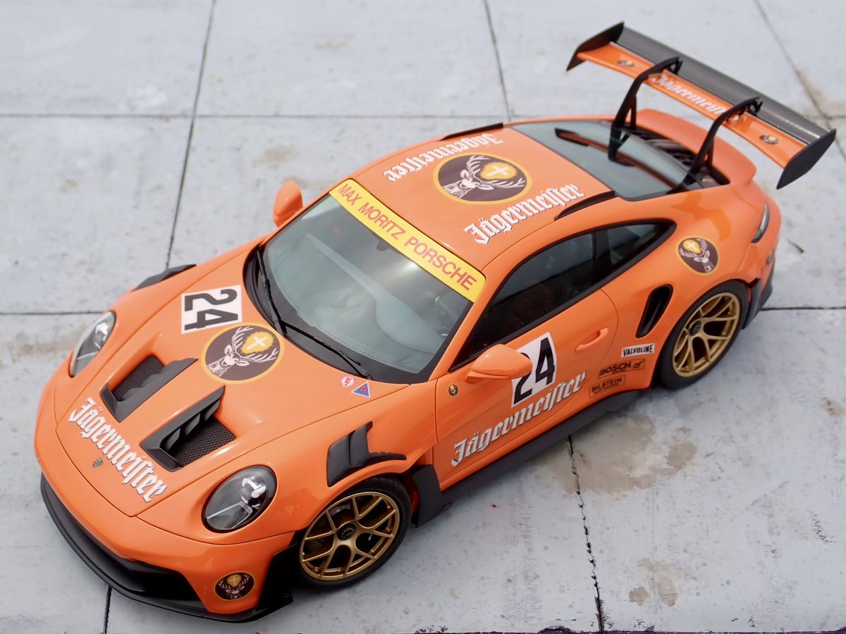 タミヤのポルシェ911GT3RSをイェーガーマイスターカラーで製作しました。
 #タミヤポルシェ911GT3RS製作