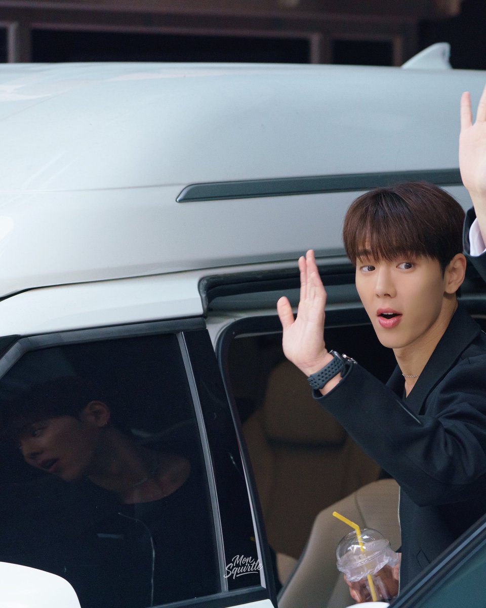 mon_squirtle's tweet image. 251123 위드뮤 퇴근길 #셔누