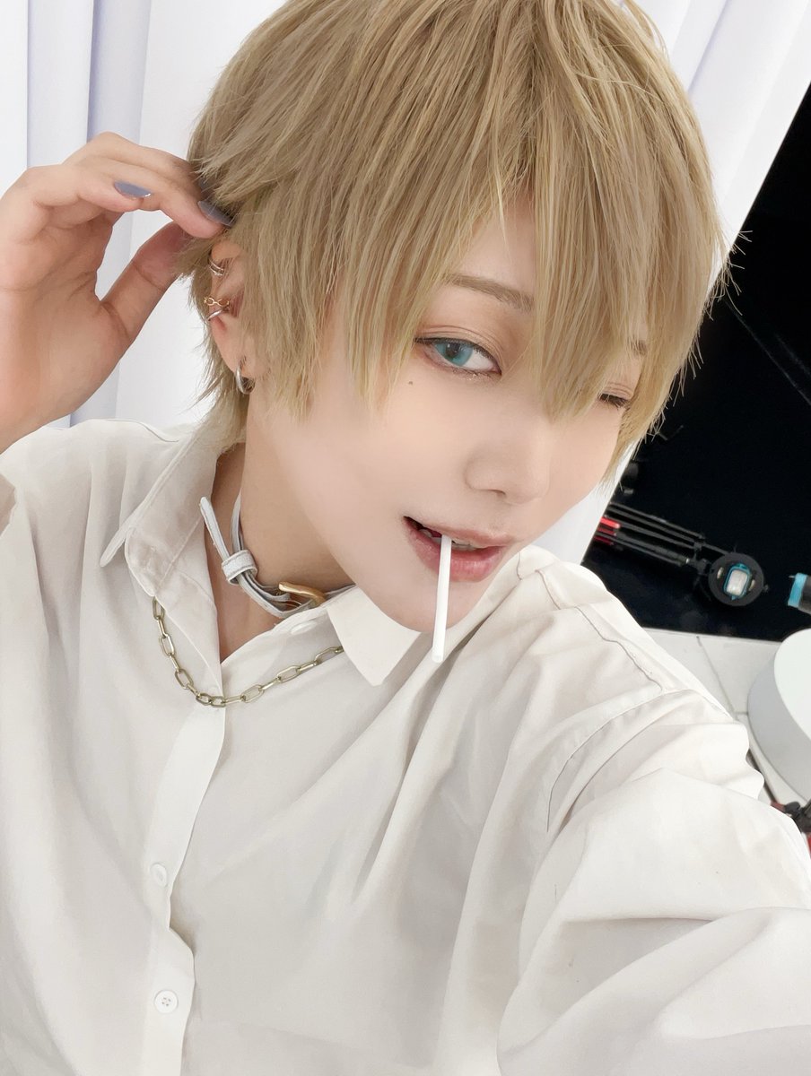 👤  極力ゆっくり喋って
　　語尾を柔らかくし、
　　やたら髪の毛を耳にかけました。