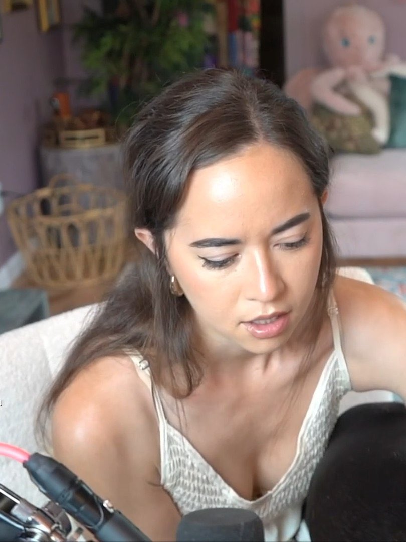 I can’t get enough of her. Im so addicted ❤️‍🔥