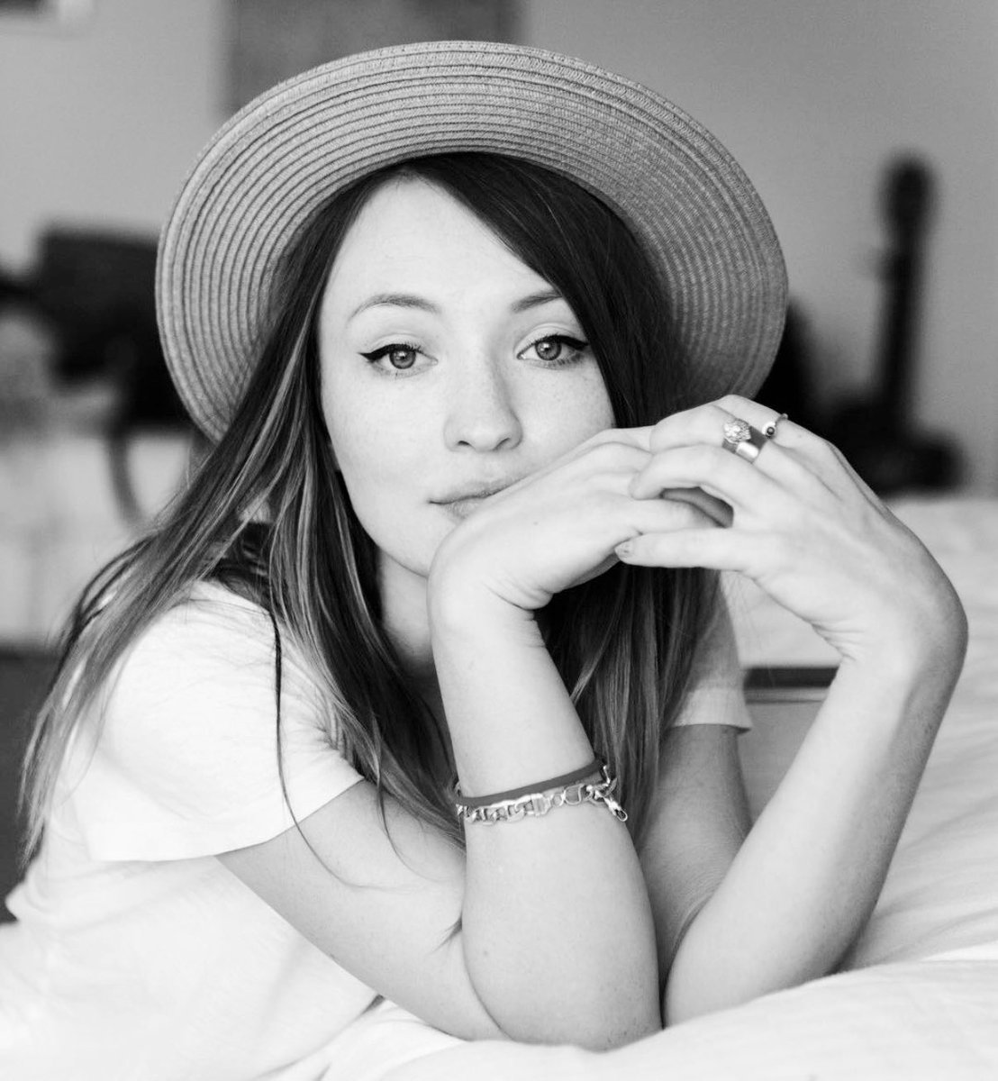 olivia tweet media