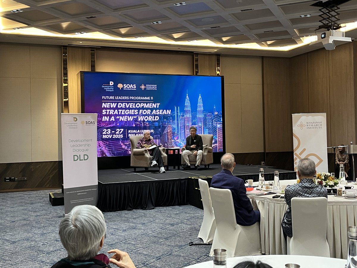 SOAS_DLD's tweet image. 🌏The opening event - Understanding the ‘New World’, is underway.
💬 Led by Professor @JosephEStiglitz in conversation with Professor Ha-Joon Chang.