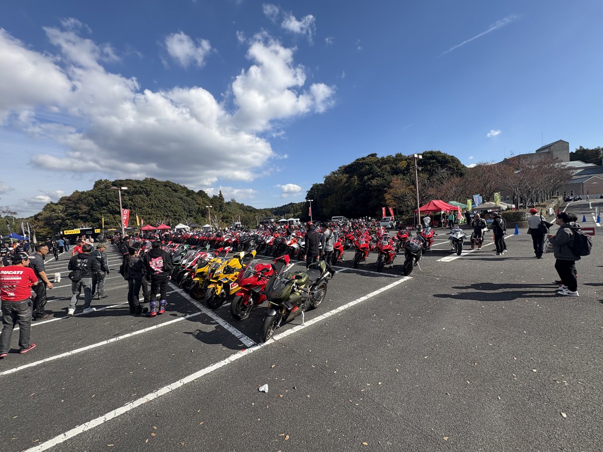 m_cbr_v2's tweet photo. パニミお疲れ様でした〜
無事今年も戦利品手に入れれた🤟
色んなカスタムも見れて楽しかったなり
主催陣の皆さんありがとうございました🙇 https://t.co/mDppxX4AHP