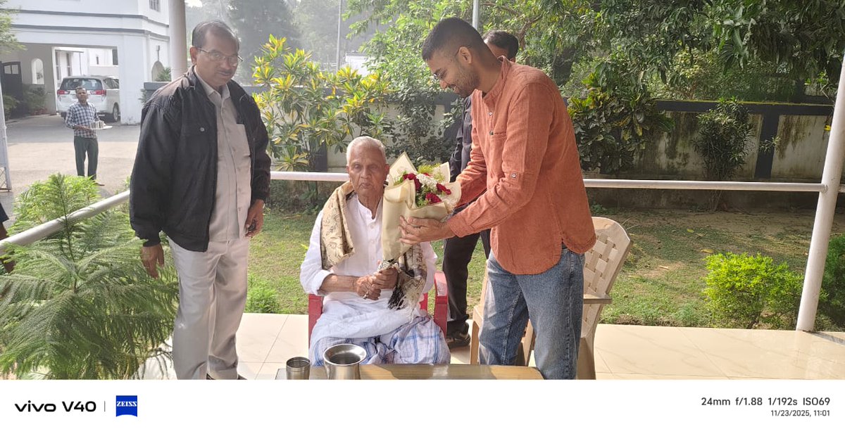 DeepakRLM's tweet image. बिहार सरकार के माननीय वित्त मंत्री श्री विजेंद्र प्रसाद यादव जी के आवास पहुँचकर उनसे मुलाक़ात की तथा उनका अमूल्य मार्गदर्शन प्राप्त किया।

उनके प्रेरणादायक विचारों से भविष्य की कार्ययोजनाओं को और अधिक मजबूत दिशा मिली।