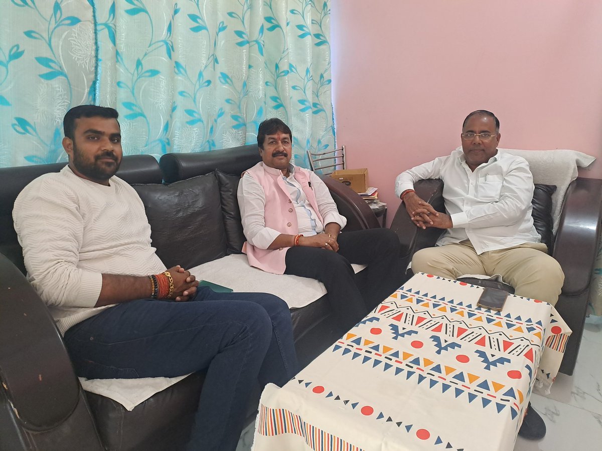 वैशाली जिला अंतर्गत बिदुपुर प्रखंड के पानापुर दिलावर गोवर्धन पंचायत के मुखिया माननीय श्री पप्पू सिंह जी से शिष्टाचार  मुलाकात साथ में भाई रोहित सिंह जी