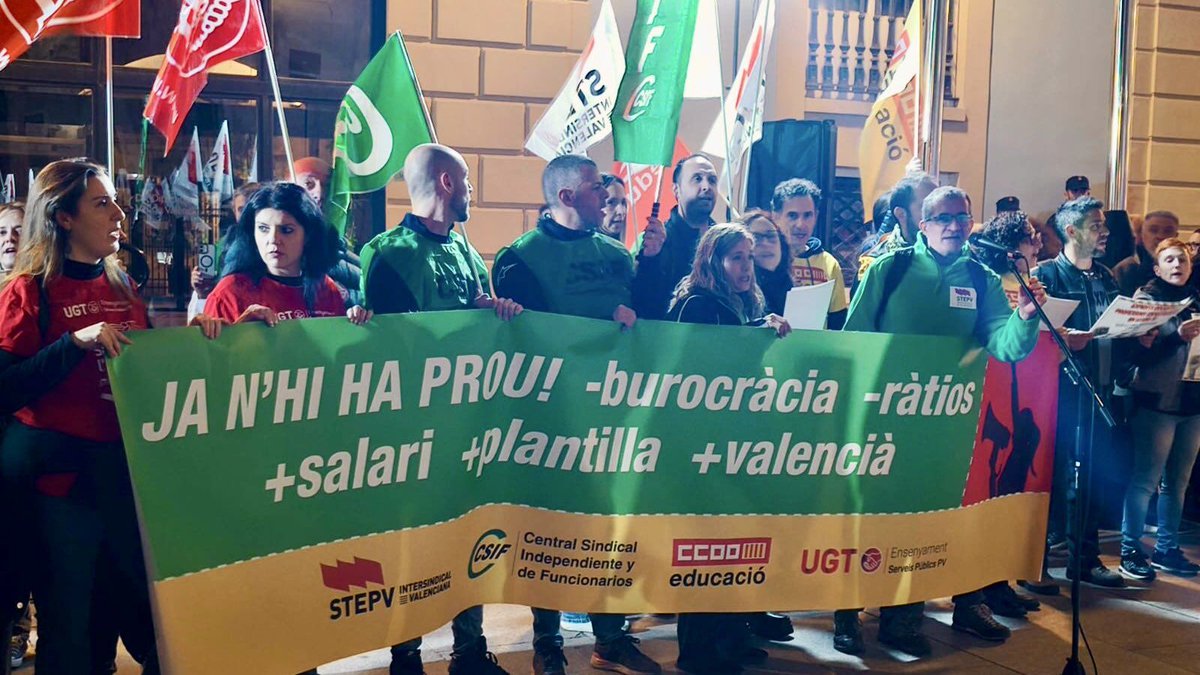 CSIFCV's tweet image. Resumen semanal CSIF:
➡️CSIF y sindicatos inician movilizaciones para exigir mejoras en educación
➡️Sindicatos sanidad denuncian que Conselleria bloquea negociación 35 h
➡️CSIF asiste a acto entrega Condecoraciones Policía Local Benicassim
➡️CSIF señala que agresiones en cárcel…