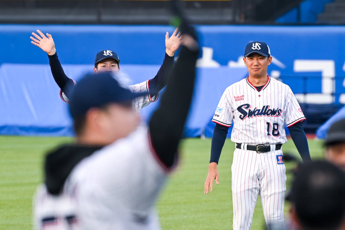 real_ab5's tweet photo. 下川くんと奥川くん2人で村上くんに向かって手振ってたのもなんか泣けた……😭😭
#swallows #下川隼佑 #奥川恭伸 https://t.co/56TRzDCQff