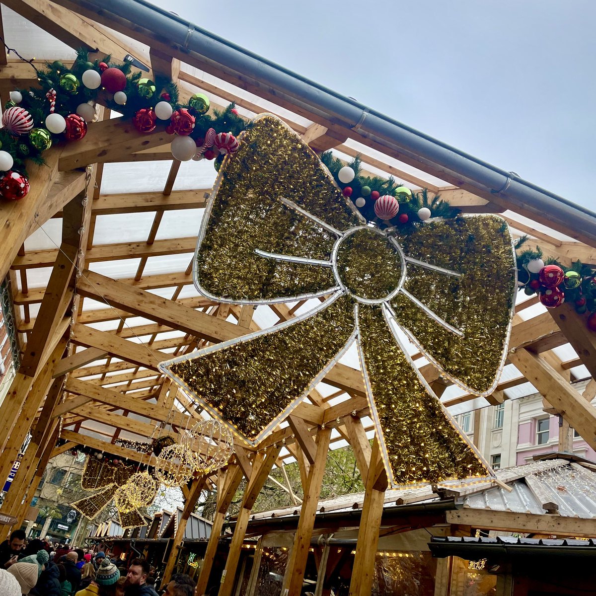 Manchester Christmas Markets.. busy, but fabulous! <a href="/MancXmasMarkets/">Manchester Christmas Markets</a> 🎄🐝❄️🩵🪩✨