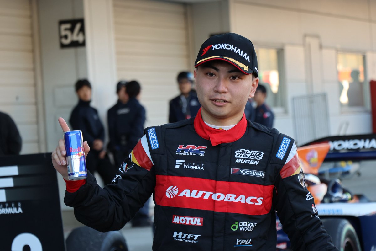 suzuka_event's tweet image. 岩佐 歩夢選手の記念撮影！
 #SFormula #JAFGP