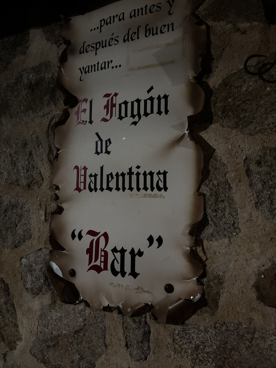 EVernacci's tweet image. La cena en un sitio cercano, encantadores y sin grandes aspiraciones.
Pinchos, tostas, raciones y sopa castellana.