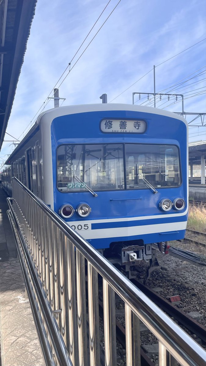 wrong_alliance's tweet image. #いずはこねふれあいフェスタ に行ったよ〜
初めて駿豆線乗った！(ˊ⸝⸝o̴̶̷  ̫ o̴̶̷⸝⸝ˋ)
鉄道芸能人の方々のトークショーはやはり楽しくて元気でる！
南田さん久野さんから初めてサインいただけた…！嬉しい！(MRのファイルかわいい🎶)
吉川さんはまた来月！忘年会！🎶
#いずっぱこ 
#伊豆箱根鉄道