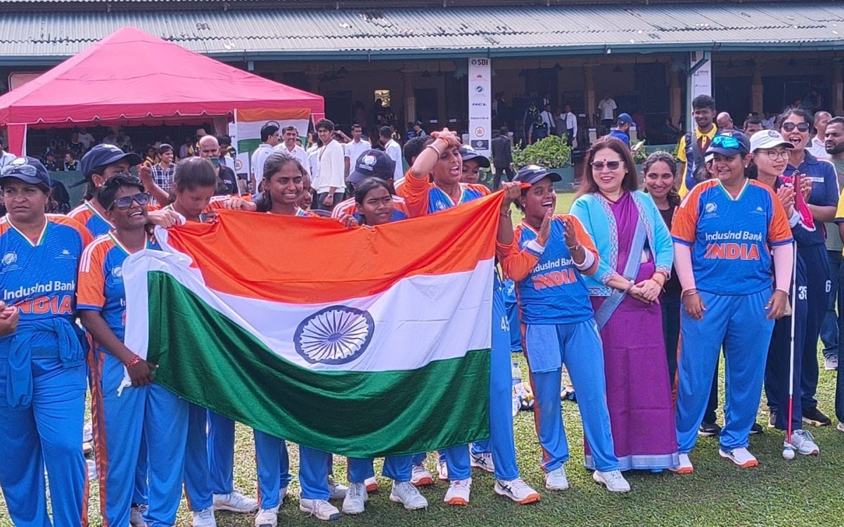 singhrohit_10's tweet image. 𝐂𝐇𝐀𝐌𝐏𝐈𝐎𝐍𝐒 𝐎𝐅 𝐓𝐇𝐄 𝐖𝐎𝐑𝐋𝐃 🇮🇳🏆

जो हौसले की उड़ान भरते हैं,
वो मंज़िलों से नहीं डरते हैं…
महिला टीम ने World Cup जीतकर बता दिया—
अंधेरों में भी रोशनी मिलती है,
अगर दिल में जीत की आग जलती है। 🇮🇳✨🏆

#BlindCricketT20WorldCup #WomenPower #blind_cricket