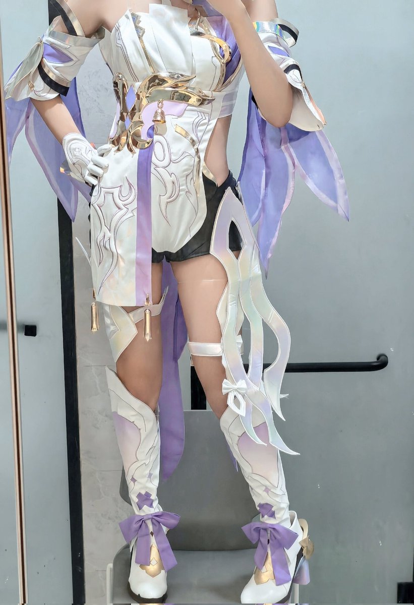 Elysia_cxx's tweet image. 冬天想脱单的人可以看看我啊，点我头像点私信，然后说cp滴滴，有概率获得&quot;我也喜欢你啊宝宝&quot;或者&quot;草尼马&quot;
人律爱莉这鞋子是真的好看啊，有懂得吗
#爱莉希雅 #ELYSIA #cosplay
#人之律者