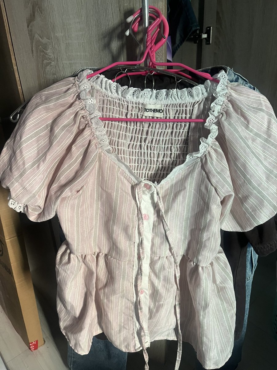 ส่งต่อค่า ซื้อมาแล้วใส่ไม่ได้
140 ค่าส่ง30
#ส่งต่อเสื้อผ้ามือสอง #เสื้อผ้ามือสองสภาพดี #ส่งต่อเสื้อผ้า #โล๊ะตู้เสื้อผ้า