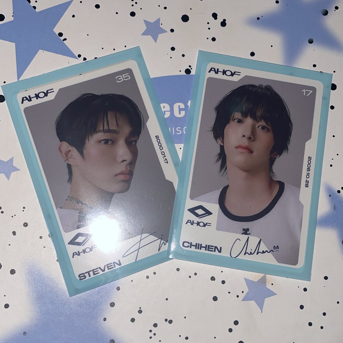 achucart's tweet photo. જ⁀➴ 💌 happy mail 🫧🌻
                       :#shxyhappypurchase 
                     :#kimcartz_proofs

late feedback but i got my kimchihz player cards and steven iminitv! thank you, @kimcartz !! https://t.co/DUjxLrvFrv