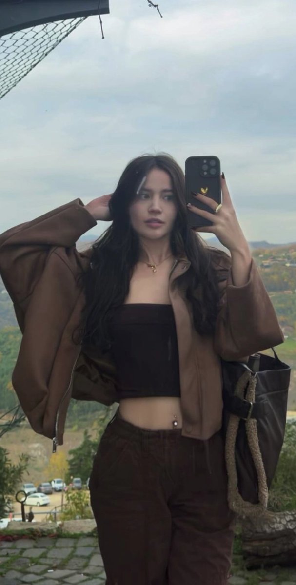 في شي متغير فيها بس ما بعرف ايش 
صايرة 🔥🔥
#YağmurYüksel