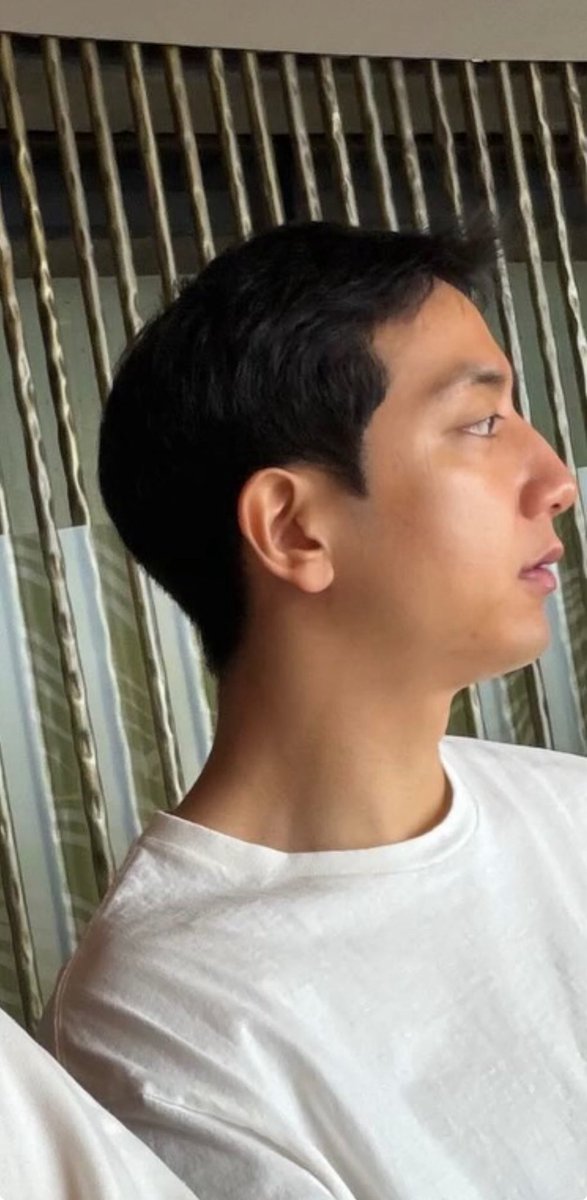 hooni_r2's tweet image. 여기는 어느 박물관인가요?? 
조각상이 있는데요🙊💗 #허훈