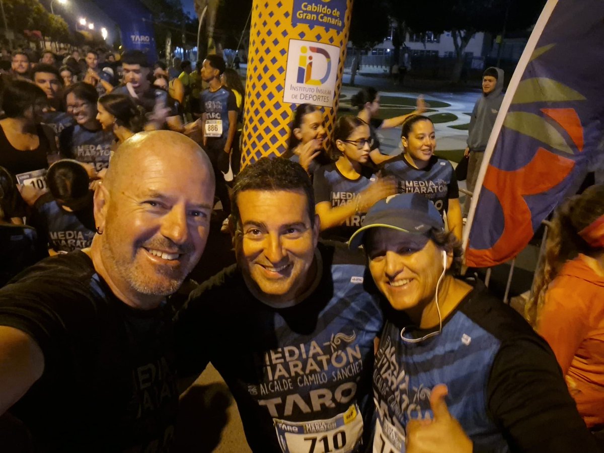 iesjosezerpa's tweet photo. Este sábado por la noche más o 70 alumnos/as @iesjosezerpa participaron en la Media Maratón Alcalde Camilo Sánchez. Una experiencia diferente y muy intensa. Recuerdos para toda la vida. Gracias al dpto de Educación Física por animar y gestionar nuestra colaboración con el evento. https://t.co/aRhEzYkw0G