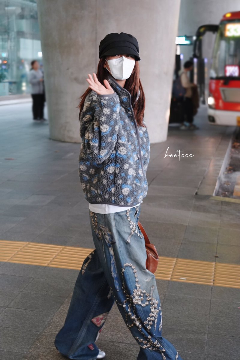 minnie arrived in south korea