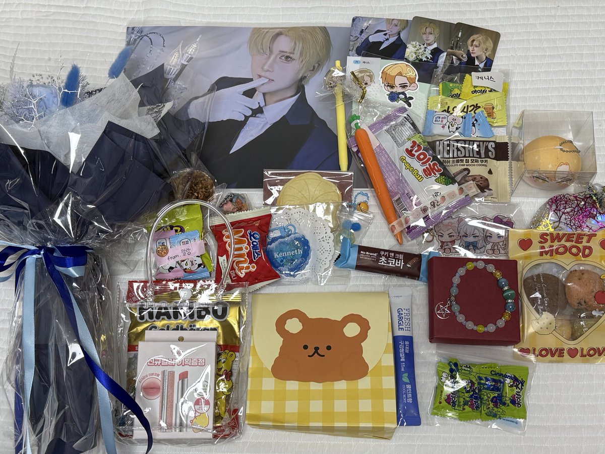 안녕하세요! 어서오세요,사이퍼님3 웰컴쌒에서 케니스를 맡았던 코스스탭 배랑입니다~! 우리 뉴욕의 왕자님은 완벽한 이미지가 있어 걱정했지만 주세페와 키아라 덕분에 수월하게 캐입이 가능했던 것 같아요🌊 주신 선물들!! 정말 감사합니다😍 타래로 저의 시점 후기를...더보기
 #웰컴쌒3_후기이벤트