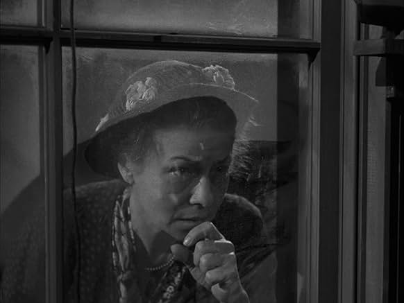 DaoOfZenda's tweet image. #NoirvemberChallenge #FilmNoir @LadyKdesigns #Noirvember

Day 23: Scene stealer

The one and only Thelma Ritter. Wish she had made more noirs.

Pickup on South Street (1953, Fuller)