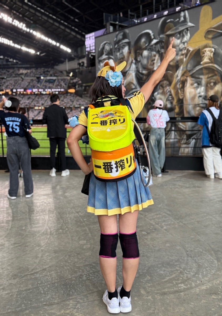 葵（Aoi）▷ファイターズ&レバンガ ビール売り子