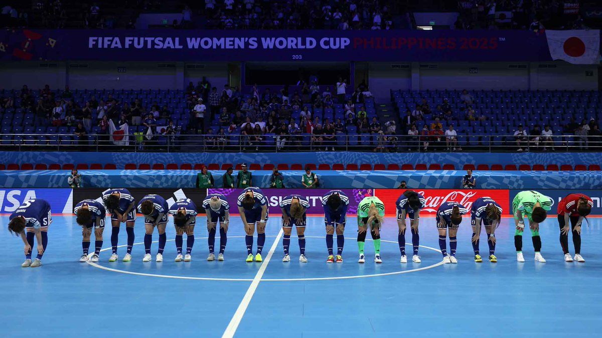 FIFAWWC's tweet image. Respect. 🤝

#FutsalWWC