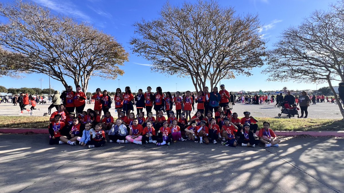 Girls on the Run 5k! Brandenburg girls showed up BIG today at Lone Star Park@BburgCougars@BburgPrincipal@GOTR#girlsontherunissomuchfun