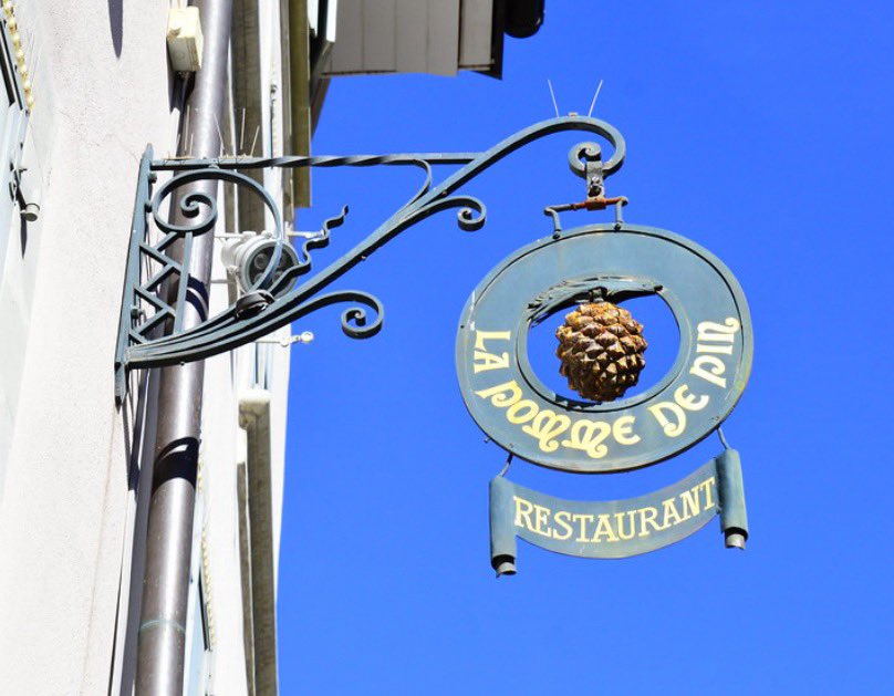 Wirtshausschild's tweet photo. Auberge Pomme de Pin in Lausanne https://t.co/MpKqAT2Zsi