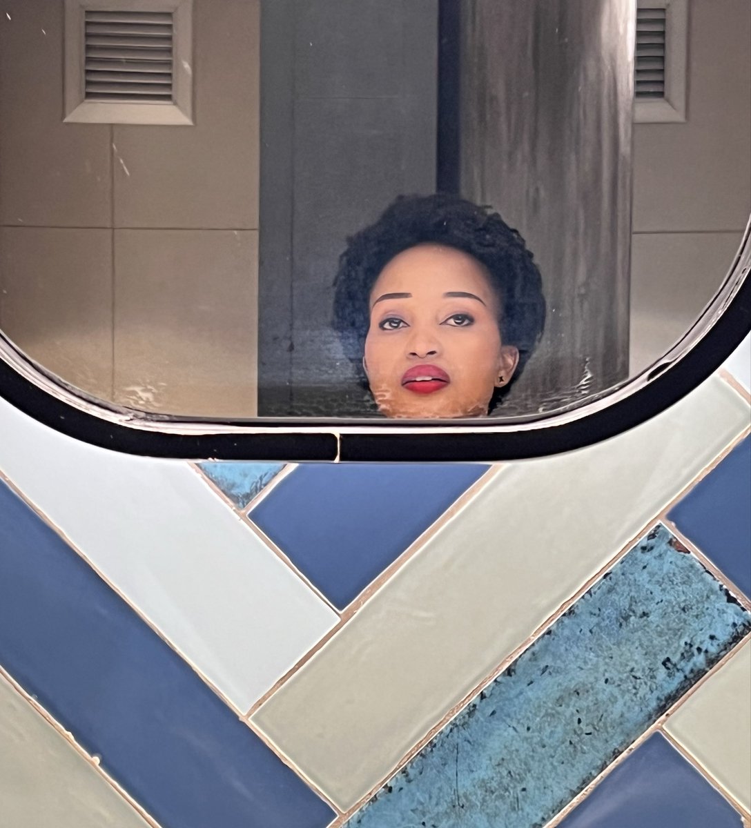 nonitheotiginal's tweet image. Just in case you forgot how I look 😘