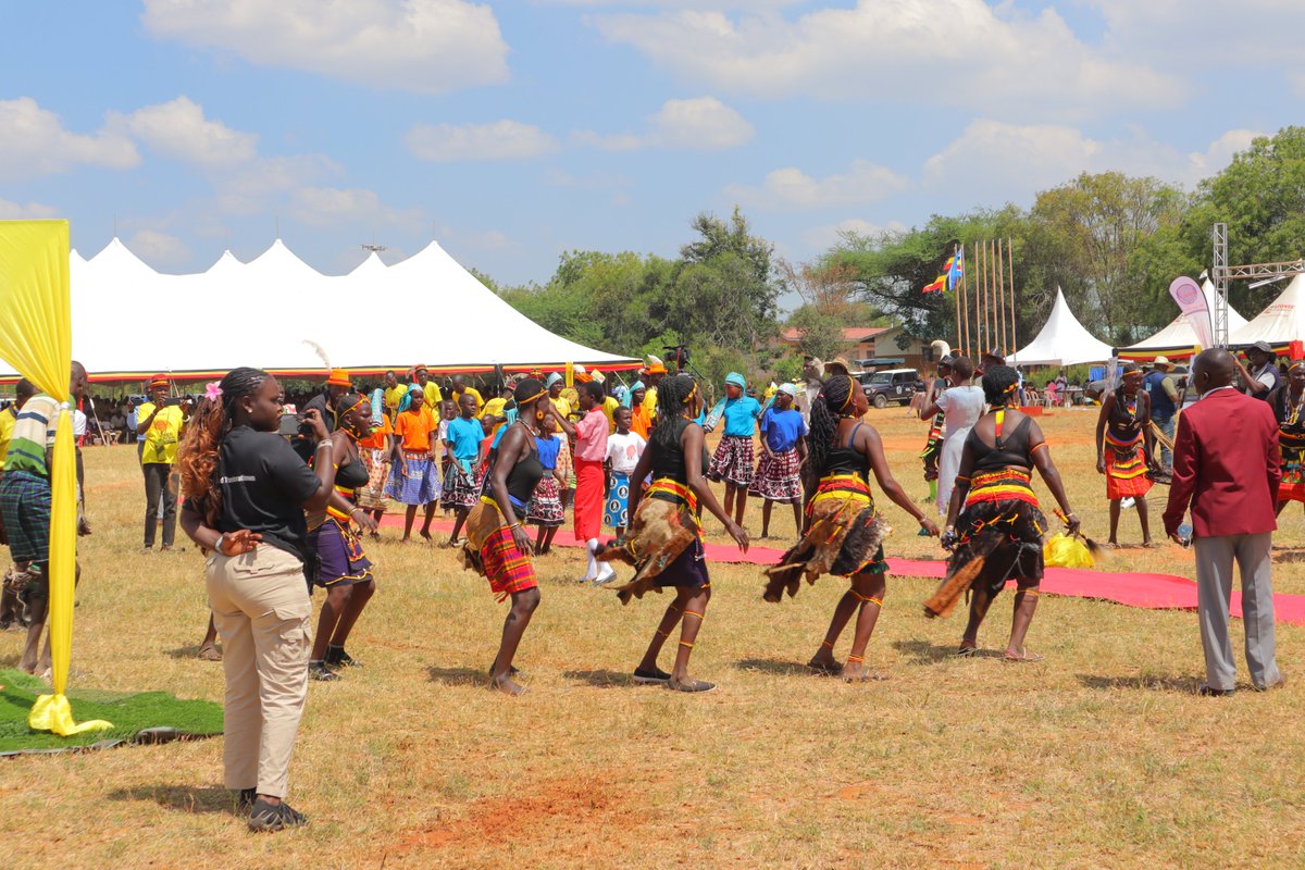 kapatuniversity's tweet image. 📸 Joyful moments from the #KAPATUProject Thanksgiving Mass at Losilang-Kotido! 🙏 Priests, nuns, and thousands from Karamoja and the Ateker region came together to celebrate a new era of education and innovation in our community. Let&apos;s continue this journey together! 🌟…