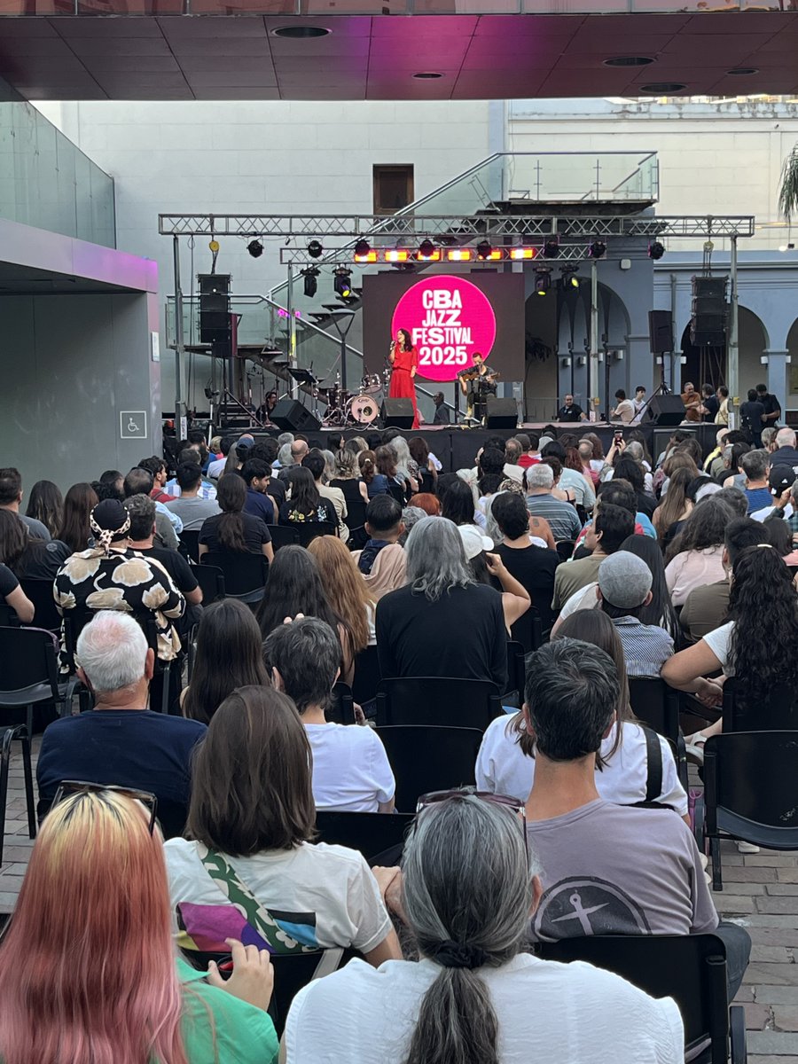 Imágenes de ayer sábado 22 en la Explanada del Buen Pastor de Córdoba. 

Marco espectacular para el concierto de Juliana Cortes y Mateus Porto Moraes en el Festival Internacional de Jazz de Córdoba - CBA JAZZ - Argentina.

PONTE PRODUCCIONES / BOOKING INTERNACIONAL