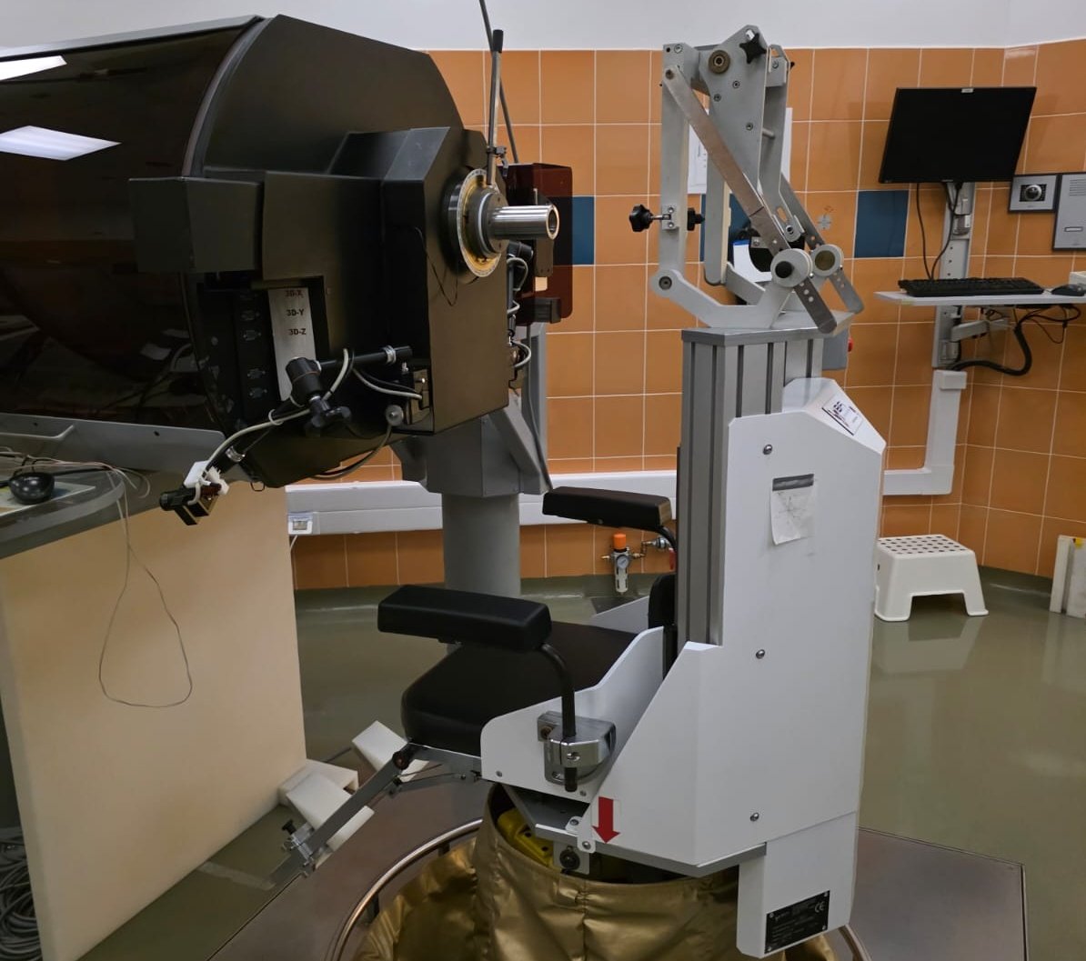 🇵🇱✨ ¡Visitamos el Centro de Protonterapia de Cracovia! 💥 Nos sorprendió la creación de bolus 3D 🖨️ para mejorar la distribución de dosis en cada paciente 💫❤️‍🩹
Te lo mostramos a continuación 🎥👀
Muy pronto… ¡la protonterapia será una realidad en Sevilla! 🎉🌟🏥💙
#SomosHUVR