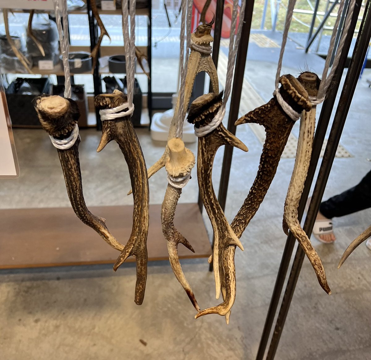 teto_msc's tweet image. ついに！鹿のおつまみセットを手に入れたのでそのうち食べたい！
紅葉も見れたし鹿の角も売ってたよ🦌
猪のホッドドックも食べたんだけど美味でしたჱ̒˶ｰ̀֊ｰ́ )