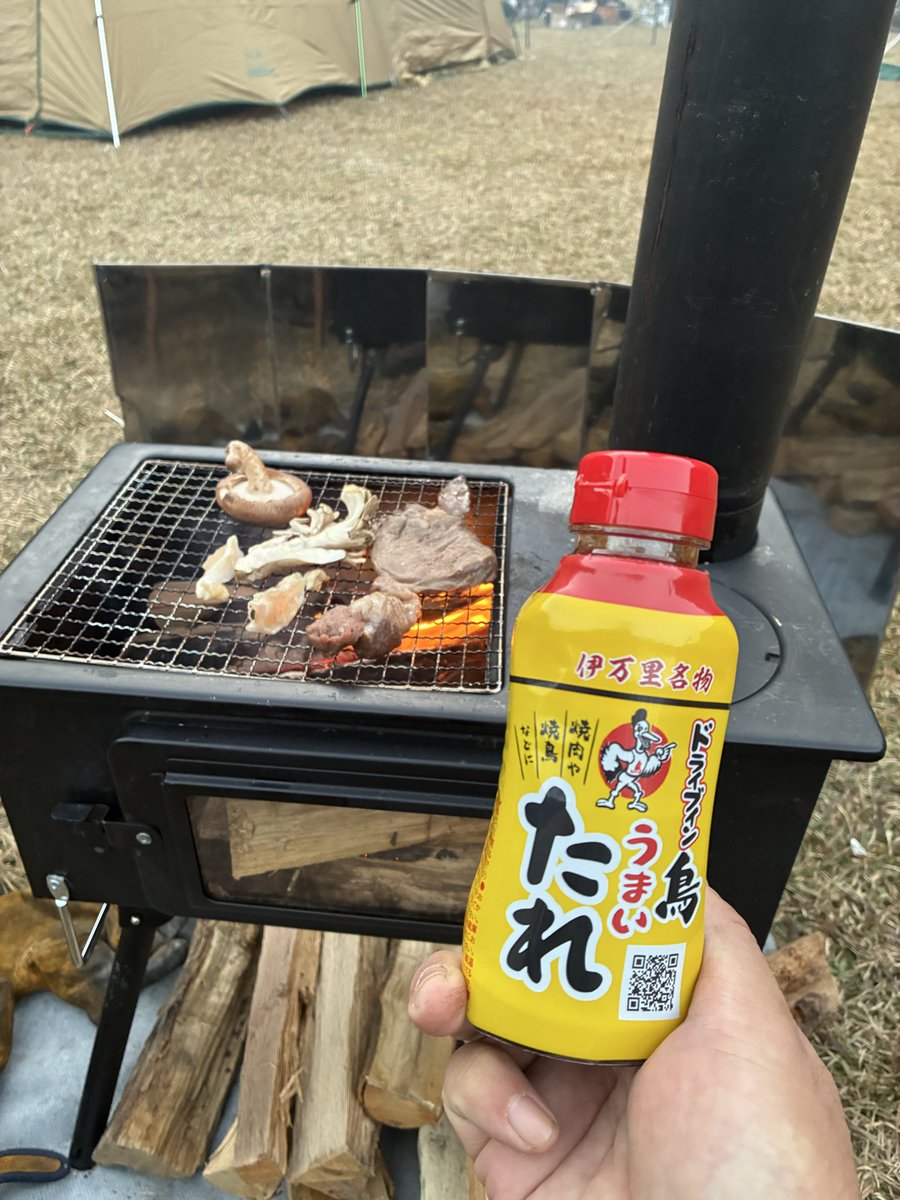 kongari_tiger's tweet photo. 連休のボッチキャンプ！
薪ストは最高だぜ🔥
山籠りでアナフラの可能性を探ります🕵️‍♀️
伊万里の誇りドライブイン鳥のたれで半額ステーキを頂きます🥩
#ブレヒロ https://t.co/tWl60CiqOB