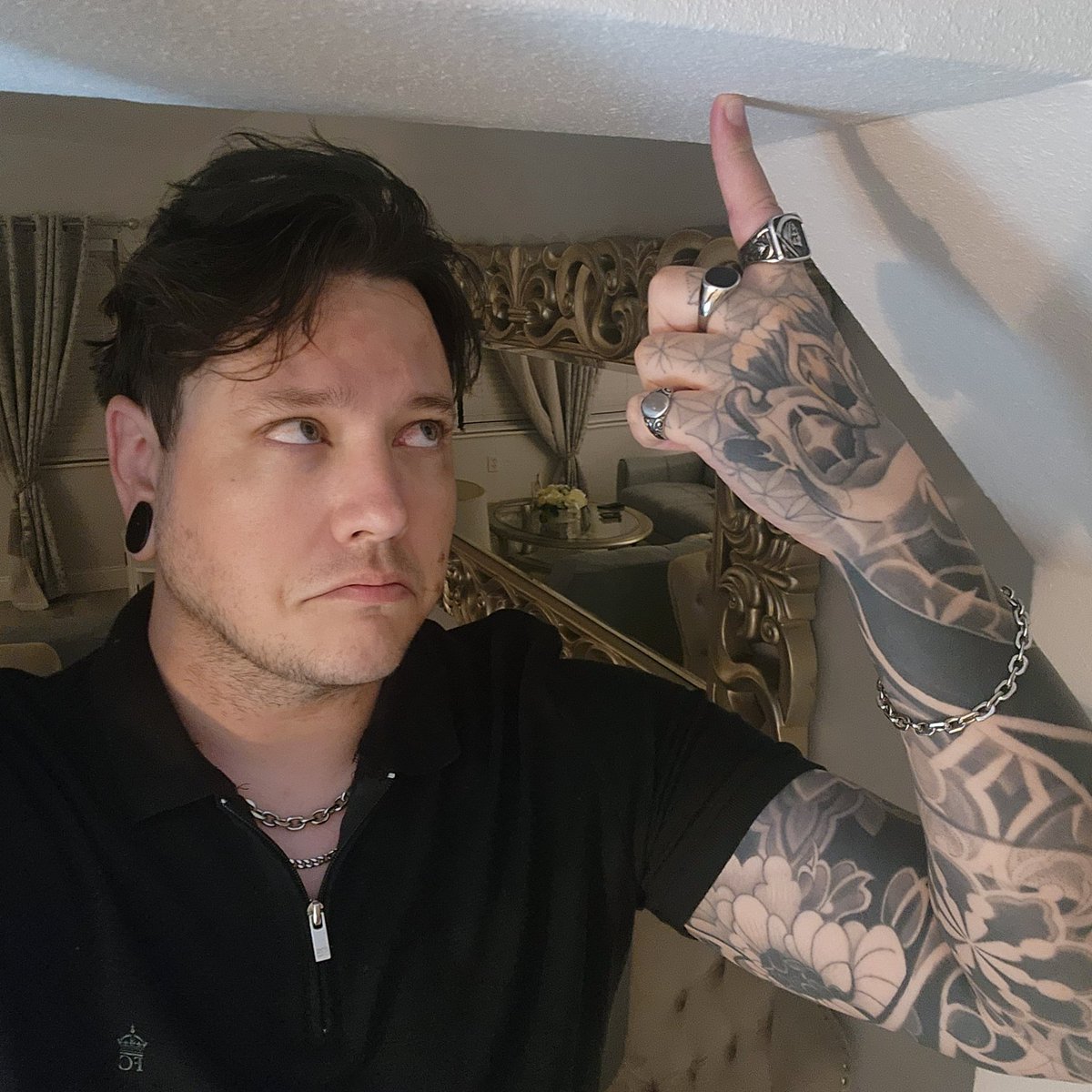 Having a great time in Florida! It looks like I am here for a bit longer
Psa - Please make taller doorways... k thanks