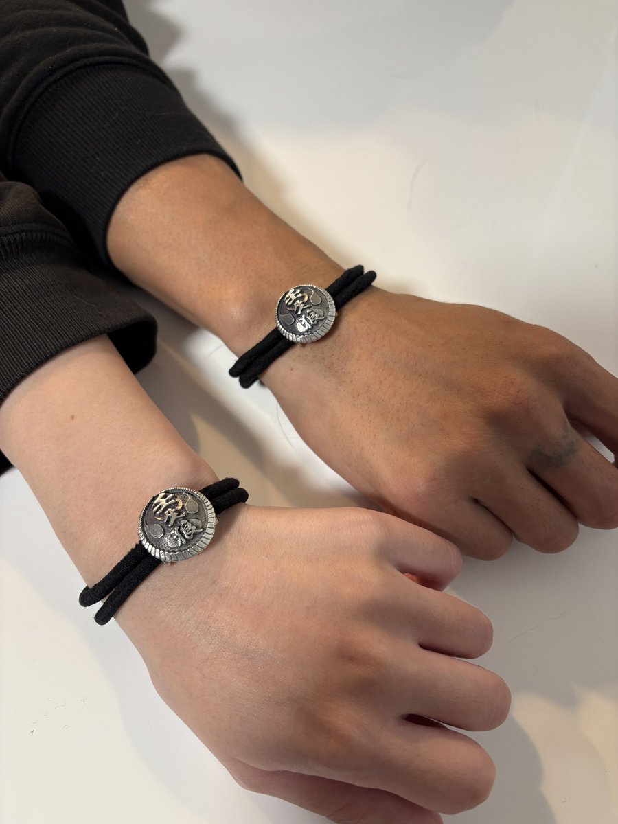 MIBUROphotographyの代紋でヘアアクセサリーのオーダーメイドを依頼いただきました。

フルオーダーでのご依頼も承りますのでご連絡ください。