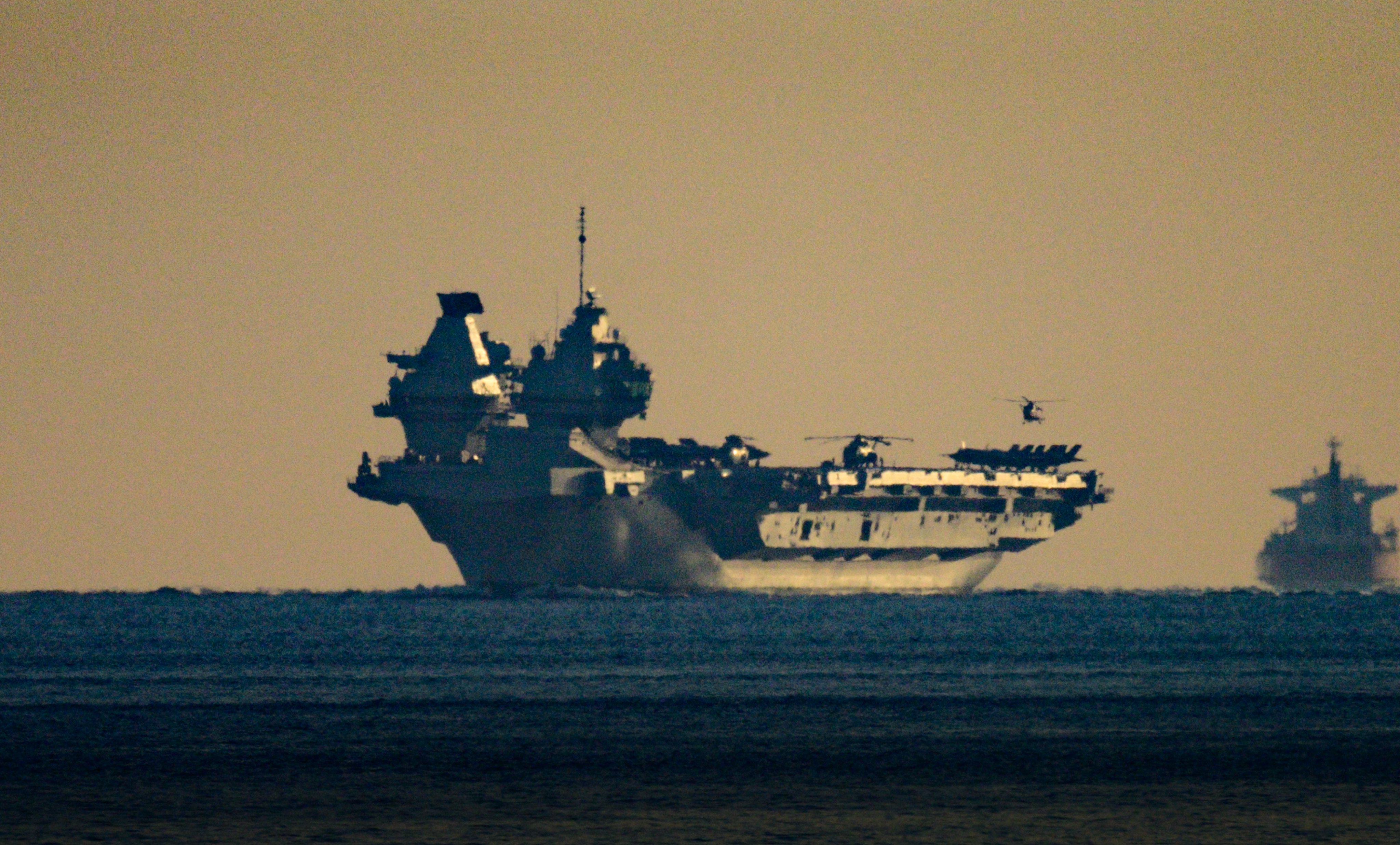 G6bjwiyXEAAkFpX?format=jpg&name=4096x409