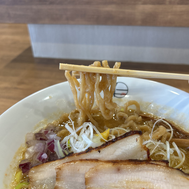 hiroyosh88's tweet photo. 東大阪市、近鉄河内永和駅高架下「味噌ラーメン仁」さんで「味噌らーめん」と「豚丼(ヘタ丼)」を食べました。味噌ラーメン専門店。スープは豚骨ベースで濃厚な味噌味、麺はもっちりとした太縮れ麺。「豚丼(ヘタ丼)」は300円でしっかりと肉が入っているお得な品。両品共おいしくいただきました
#higao https://t.co/gUOzjkLUdB