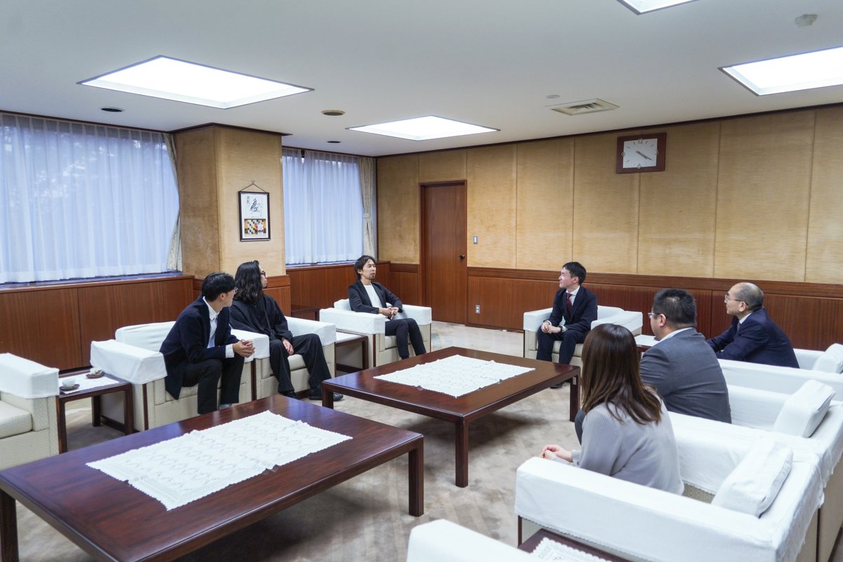 【#鶴ヶ島ふるさと応援大使】
先日、鶴ヶ島の小川新市長に
表敬訪問に伺いました！

来年決行する
5周目の47都道府県ツアーでは、
地元・鶴ヶ島を背負って
#鶴 は全国各地を回ります！

#鶴ヶ島市 <a href="/tsurugashima/">埼玉県　鶴ヶ島市</a> 
afrock.jp/news/20484/