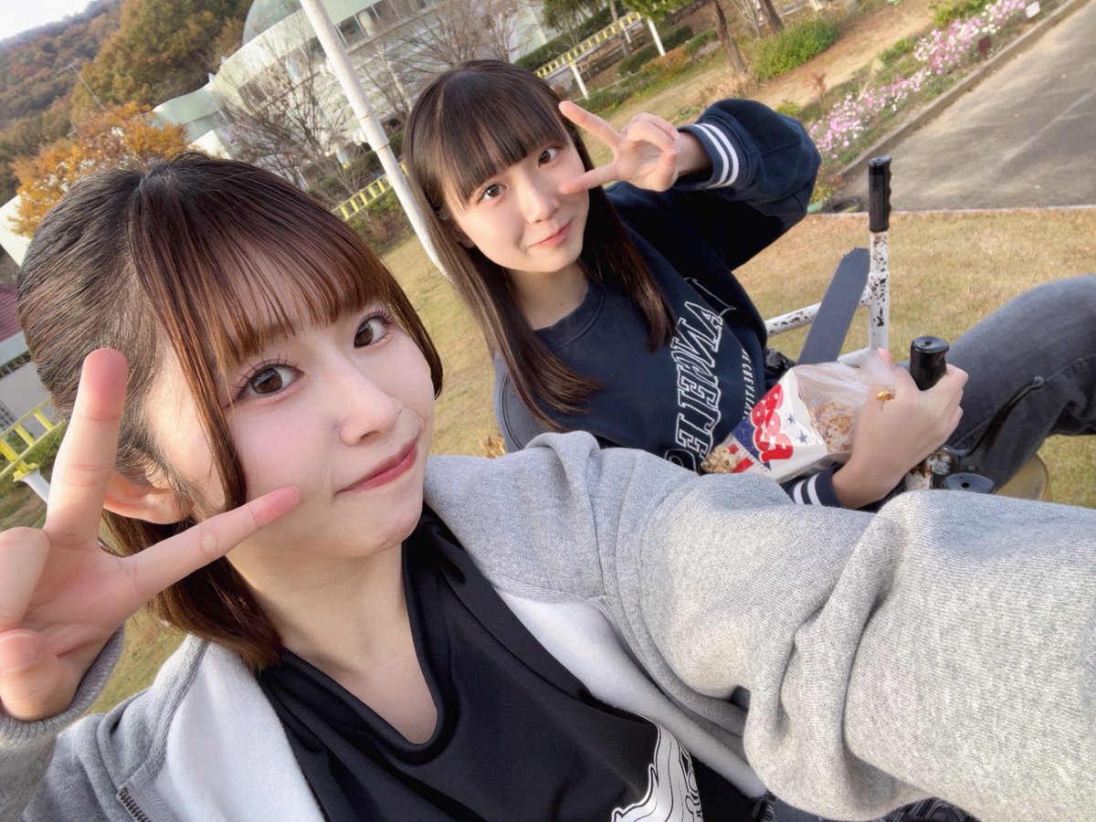 Juna_RKModels's tweet image. こんばんはー！

今日はわくわく秋の音楽祭ありがとうございました！
ちっちゃい子がいっぱい見に来てくれたの嬉しかったなぁ🥺
いつものおっきい子達？も来てくれて嬉しかった！😆

ライブ後はあこちゃんと遊んだよ！
サイクルモノレール結構怖かった😂
あこちゃんが写真撮ってくれた🫶