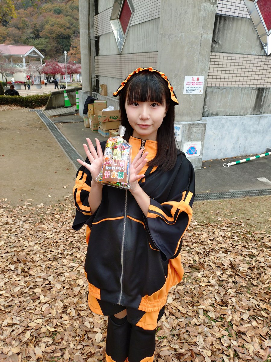 Juna_RKModels's tweet image. こんばんはー！

今日はわくわく秋の音楽祭ありがとうございました！
ちっちゃい子がいっぱい見に来てくれたの嬉しかったなぁ🥺
いつものおっきい子達？も来てくれて嬉しかった！😆

ライブ後はあこちゃんと遊んだよ！
サイクルモノレール結構怖かった😂
あこちゃんが写真撮ってくれた🫶