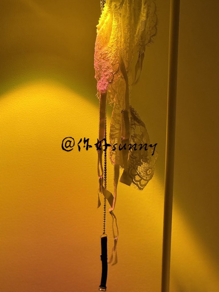 Ada902213's tweet image. 魅产生的原因主要就是因为自己内心缺失的那一部分没有补齐，自己的理想化没有被破除，所以我们需要做的就是想办法破除理想化，补齐缺失的那一部分。

学会对一切祛魅，给自己赋能。更多的意识到自己的主观能动性，以后看到别人的光环就不会觉得自己暗淡了。