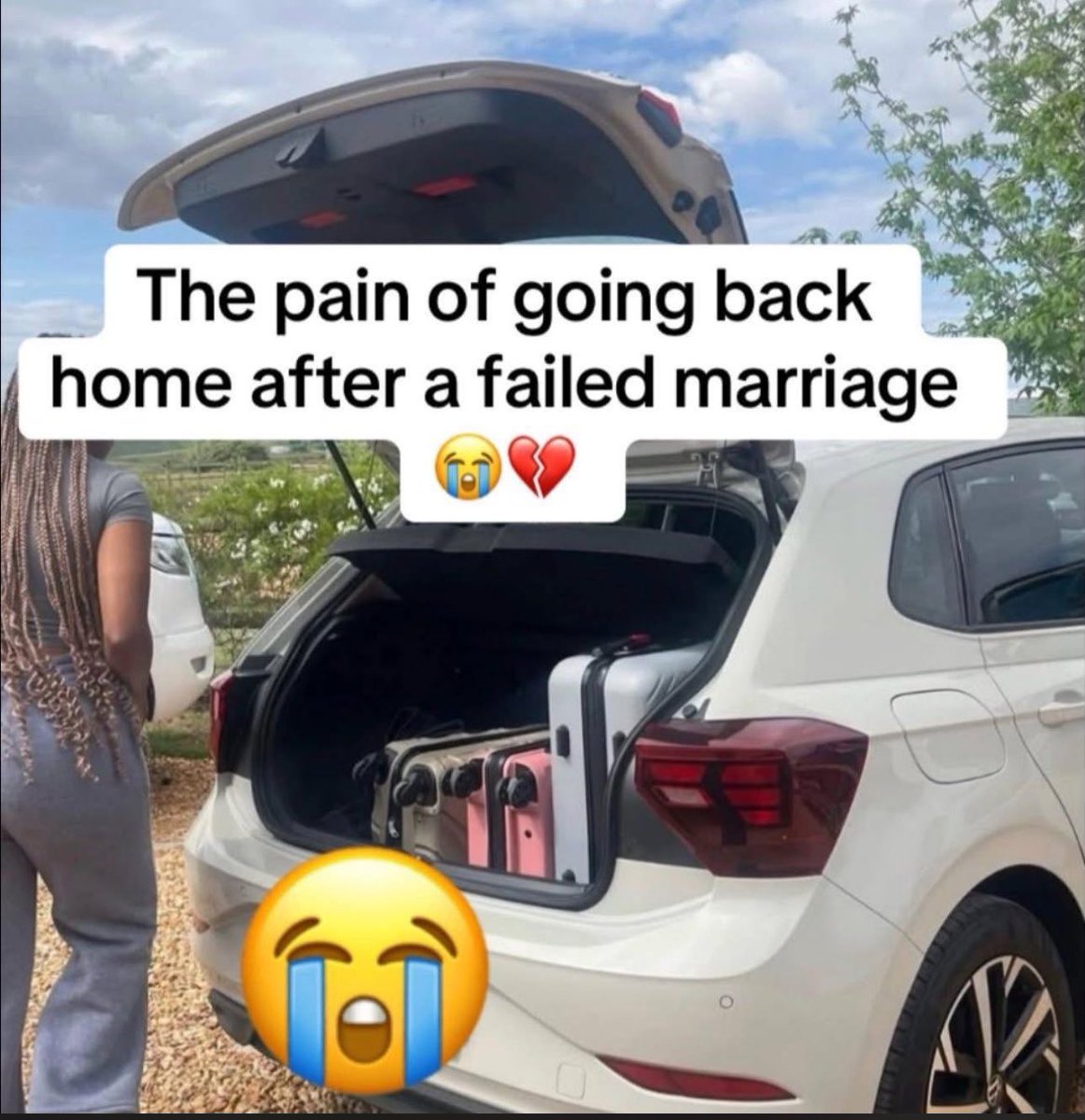 Mpumiln's tweet image. As painful as it is, it  is still better than going back home in a coffin 💔🫂