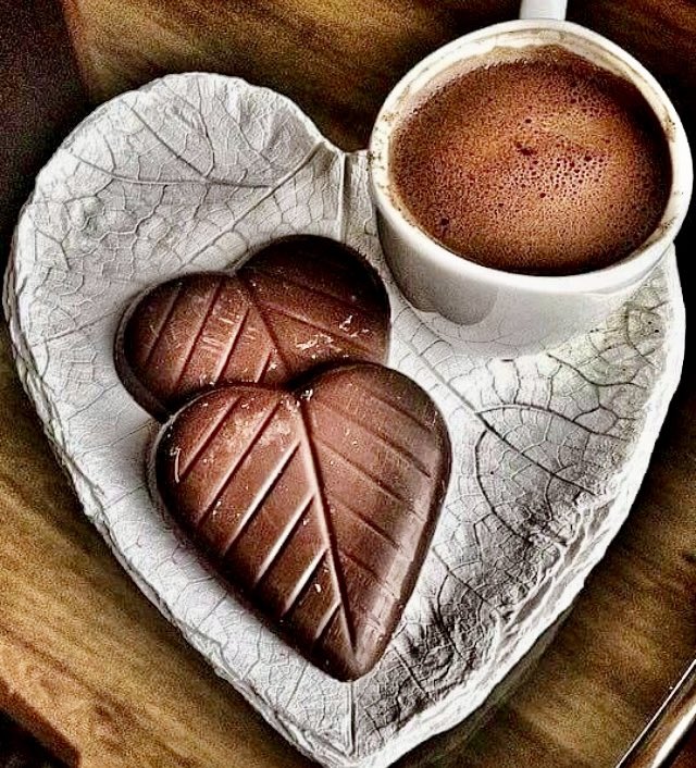 ••••••

Bu pazar gününde..
Kahvemin tadında,
Hissettiğim huzurda..
'Senin'de payın var,
_________________biliyor musun🤍

Mutlu, Huzurlu #Pazar lar ☕️