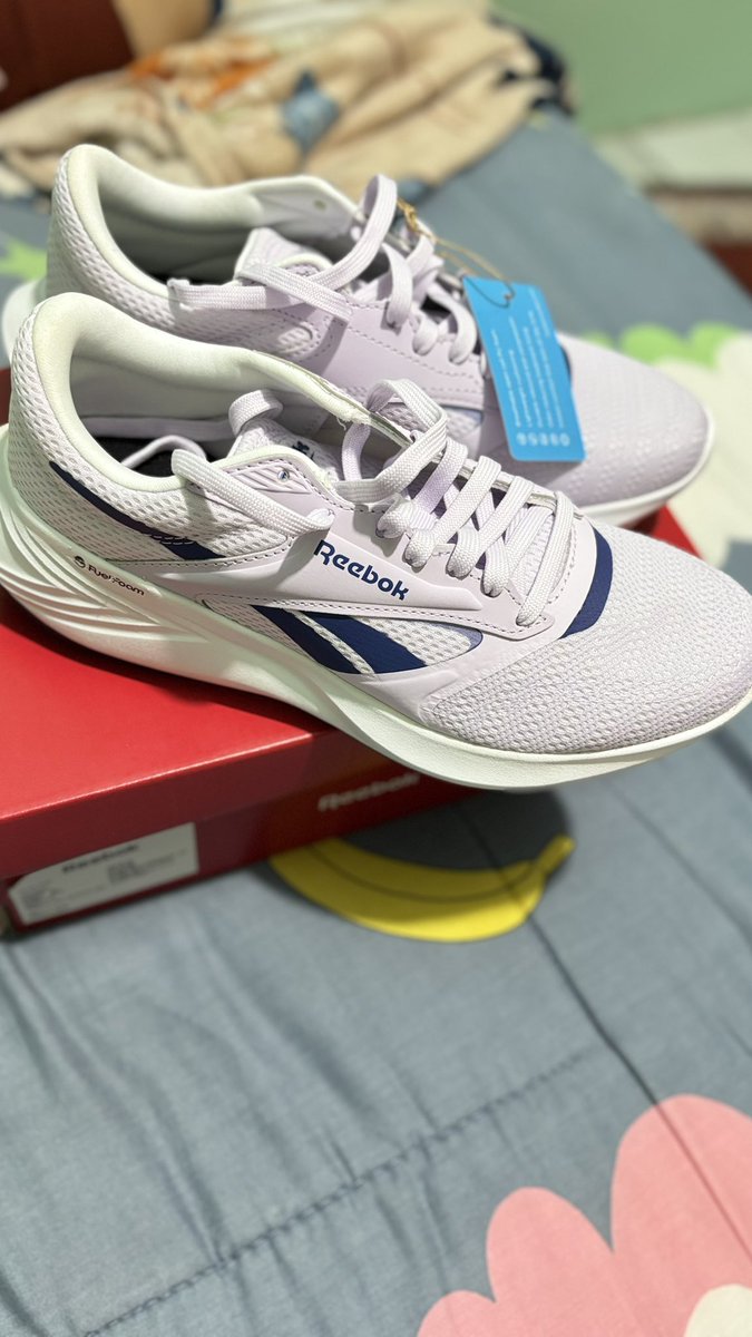Guysss mau jual sepatu reebok energen tech 2 (running shoes) kondisi NEW ya original 100% hrga 400 nett 

#reebok #jualsepatu #zonauang