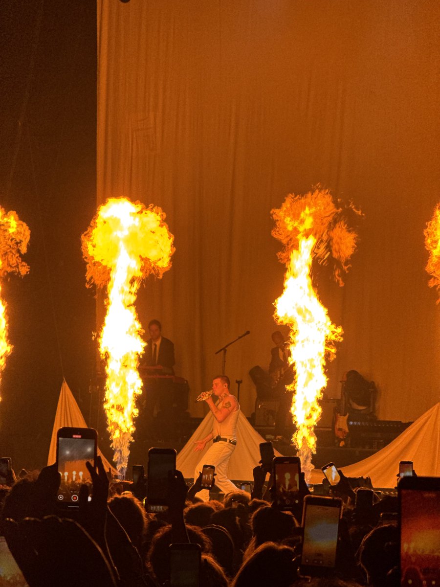 Mr. Firm Handshake tweet media