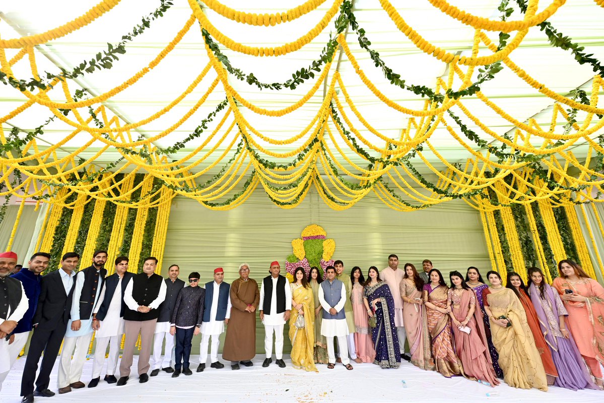 yadavakhilesh's tweet image. परिवार में विवाहोत्सव  

@ सैफई।