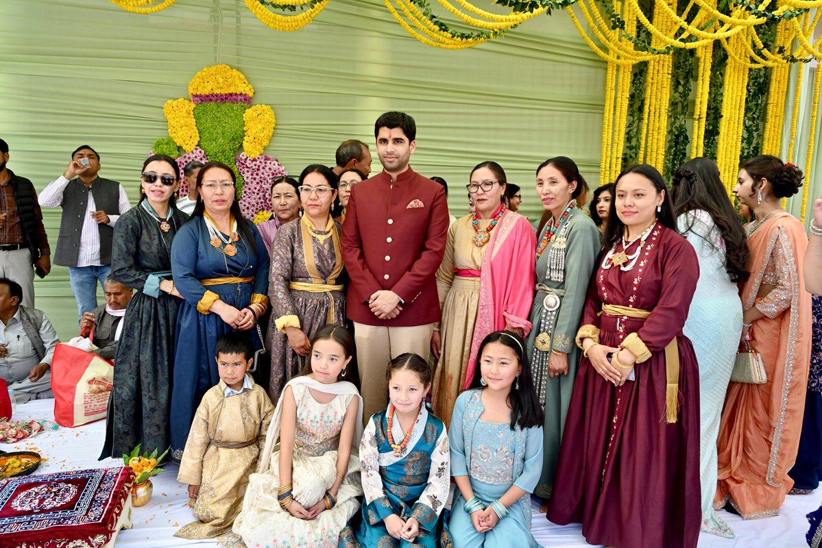 yadavakhilesh's tweet image. परिवार में विवाहोत्सव  

@ सैफई।